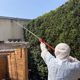 Rallonge de pulvérisateur pour atteindre les façades et murs en hauteur lors du nettoyage extérieur